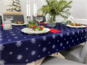 Obrus plamoodporny ŚNIEŻYNKI SREBRNE NA GRANATOWYM TLE