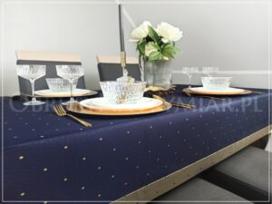 Obrus plamoodporny DE LUX KROPKI ZŁOTE NA GRANATOWYM TLE Z MANKIETEM