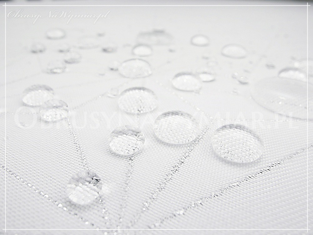 Obrus plamoodporny DE LUX DIAMENTY SREBRNE Z MANKIETEM