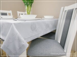 Obrus wielkanocny JAJKA WIELKANOCNE Z MANKIETEM srebrne