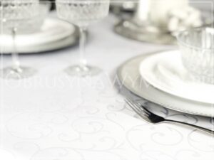 Obrus plamoodporny (wzór AKANT) kolor biały