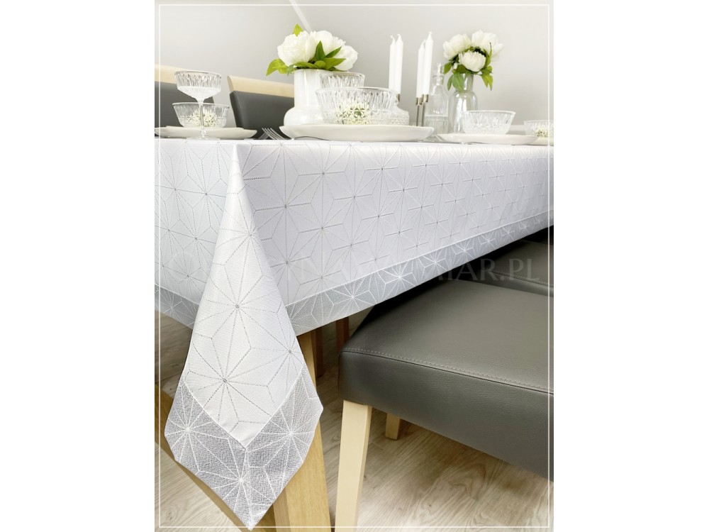 Obrus plamoodporny DE LUX DIAMENTY SREBRNE Z MANKIETEM