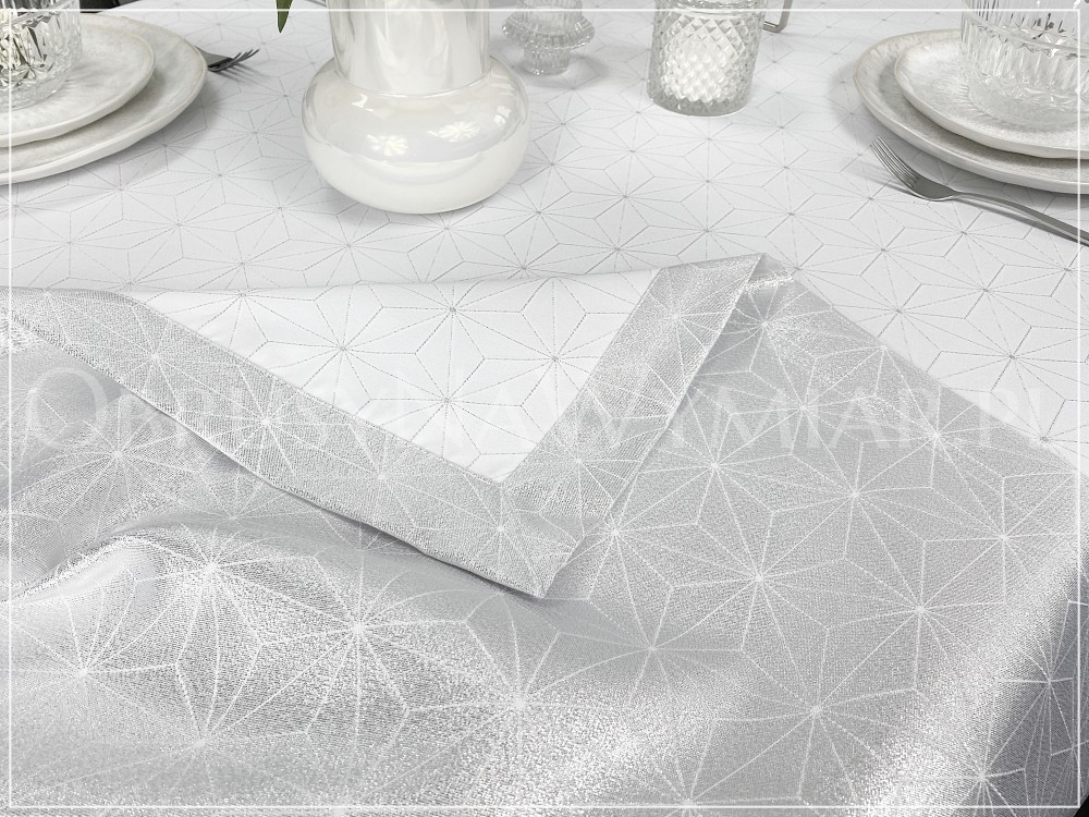 Obrus plamoodporny DE LUX DIAMENTY SREBRNE Z MANKIETEM
