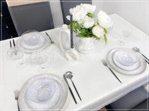 Obrus plamoodporny z bordiurą IRIS kolor kremowy