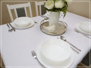 Obrus plamoodporny ELEGANT Z GIPIURĄ kolor biały
