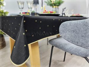 Obrus plamoodporny GWIAZDKI CZARNO-ZŁOTE ZE ZŁOTĄ LAMÓWKĄ
