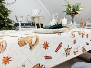 Obrus plamoodporny WOODEN STORY wykończony złotą lamówką