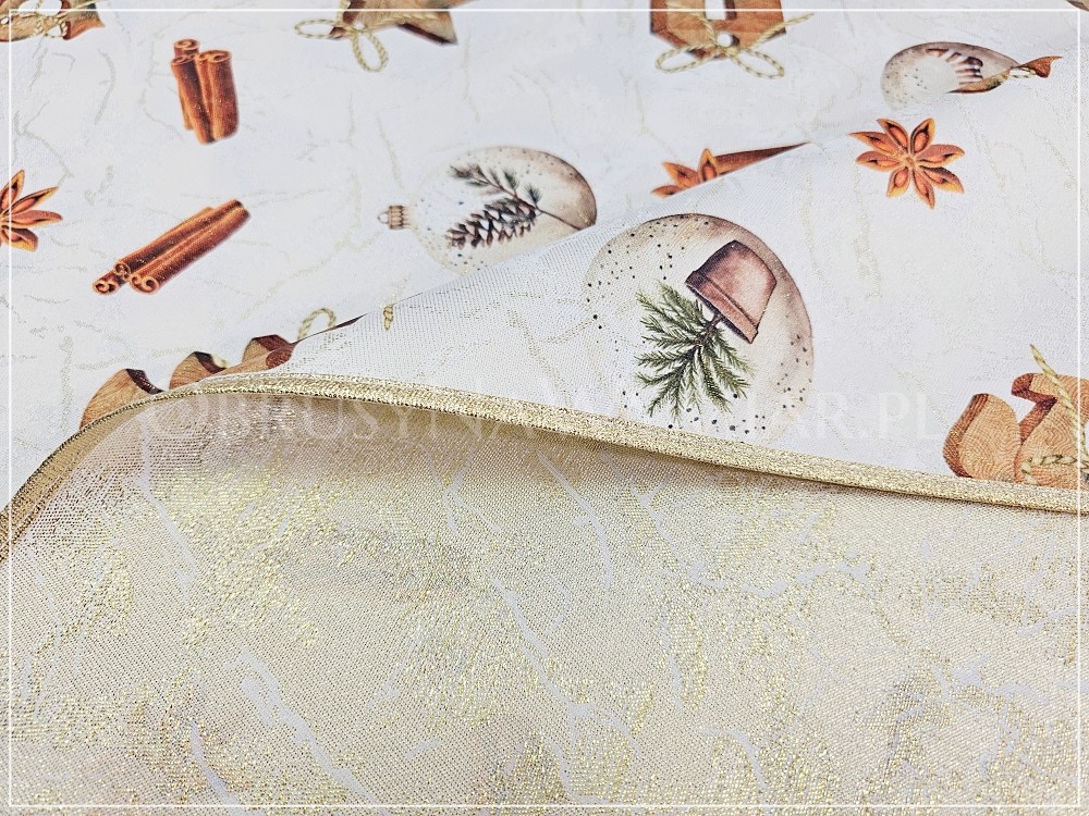 Obrus plamoodporny WOODEN STORY wykończony złotą lamówką