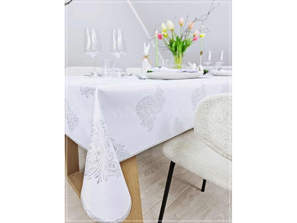 Obrus plamoodporny ROYAL EASTER SREBRNY wykończony srebrną lamówką