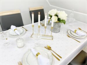 Obrus plamoodporny DE LUX DIAMENTY ZŁOTE wykończone złotą lamówką