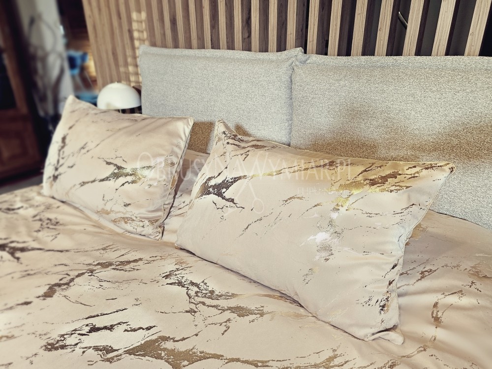 Ekskluzywna narzuta velvetowa złoty marmur do sypialni – produkt na wymiar
